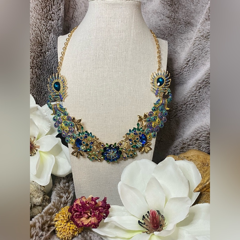 Holiday Discount 💜- Natasha beautiful Peacock necklace